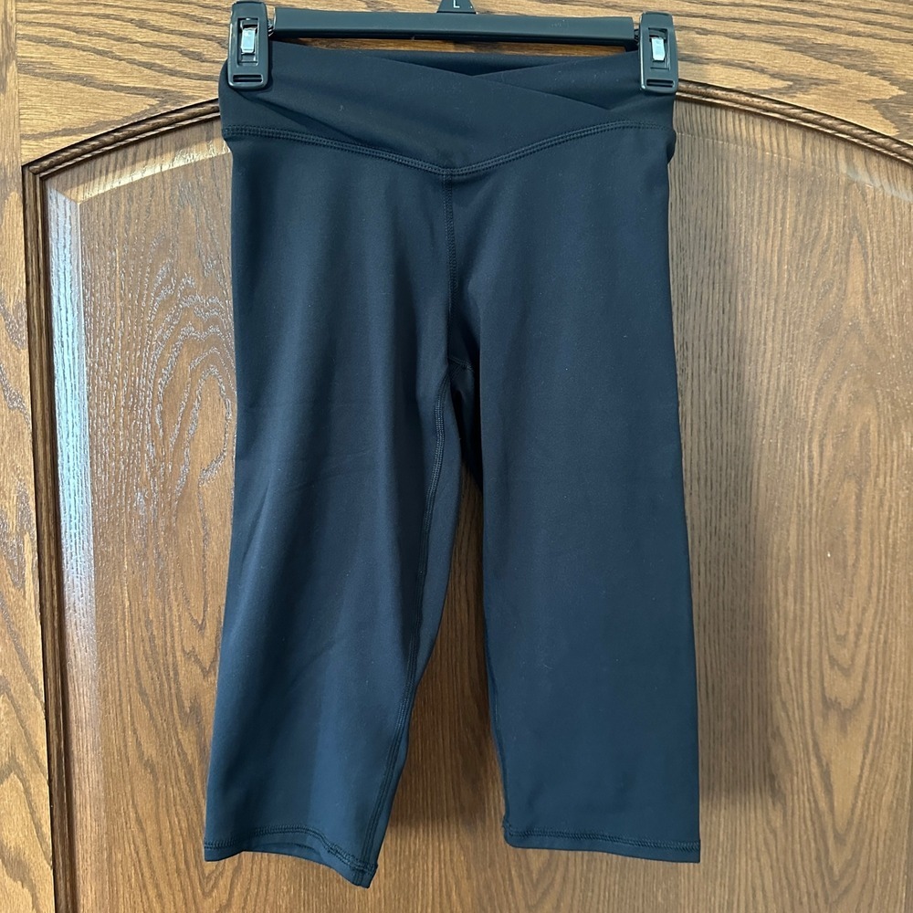 Monob‎ Capri Leggings Womens Medium Black Athleisure Workout Yoga Pants